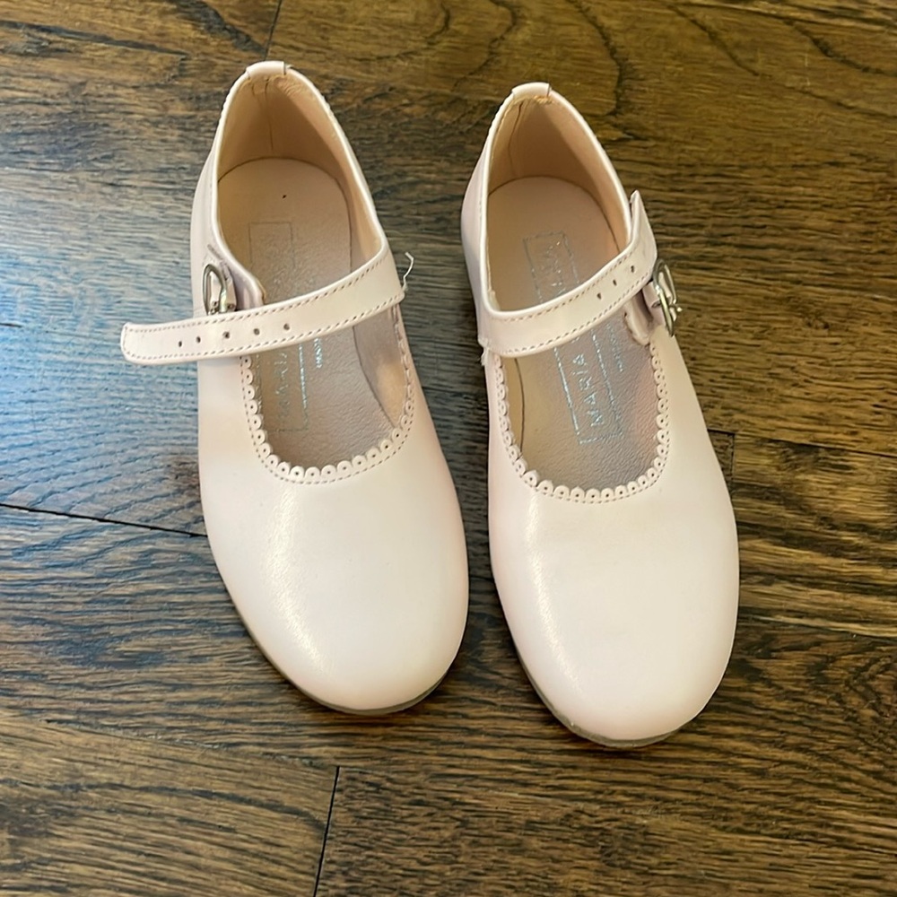 Girls light pink dress shoe